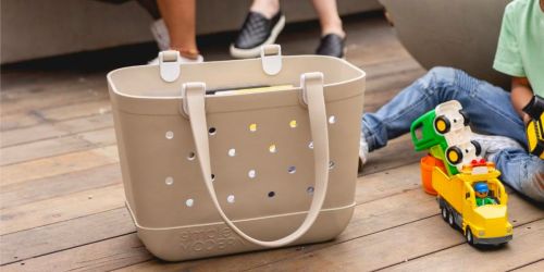 This New Simple Modern Tote Looks Like a Bogg Bag, But Costs Much Less on Amazon!