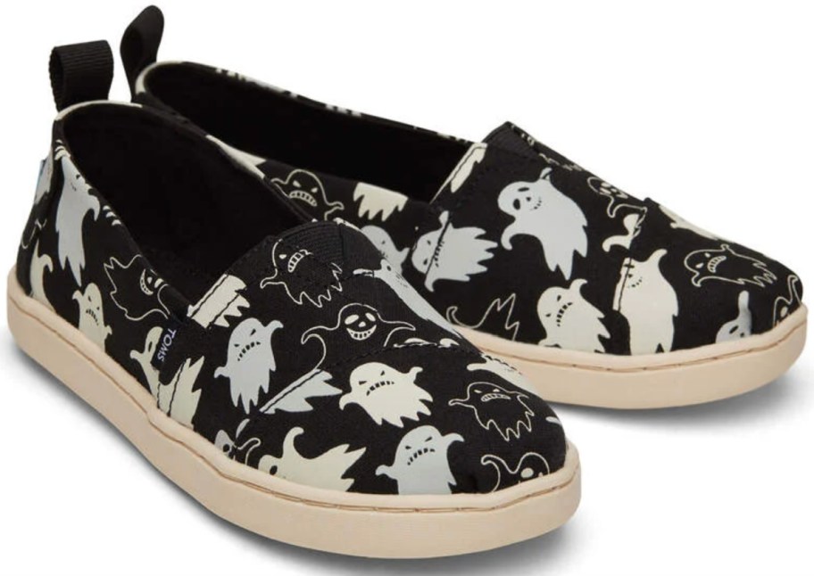 A pair of toms ghost print kids shoes