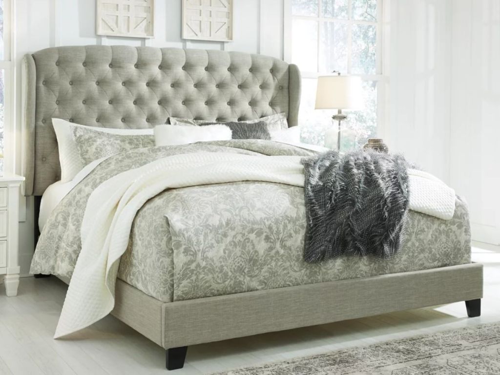 Jerary Upholstered Bed with Tufted Headboard and Shelter Wing