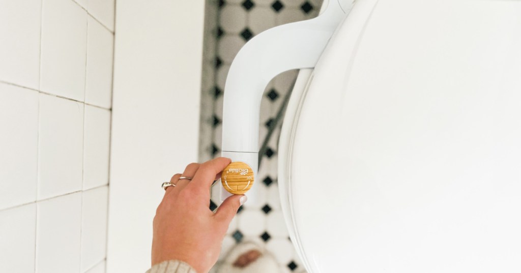 Hand moving knob on BioBidet