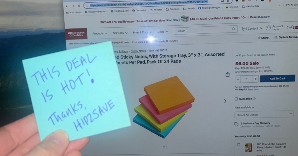 Person holding up blue sticky note that says thank you to Hip2Save for the hot deal