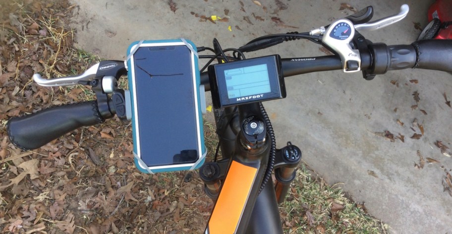 top view of bike with phone mounted on handle bars