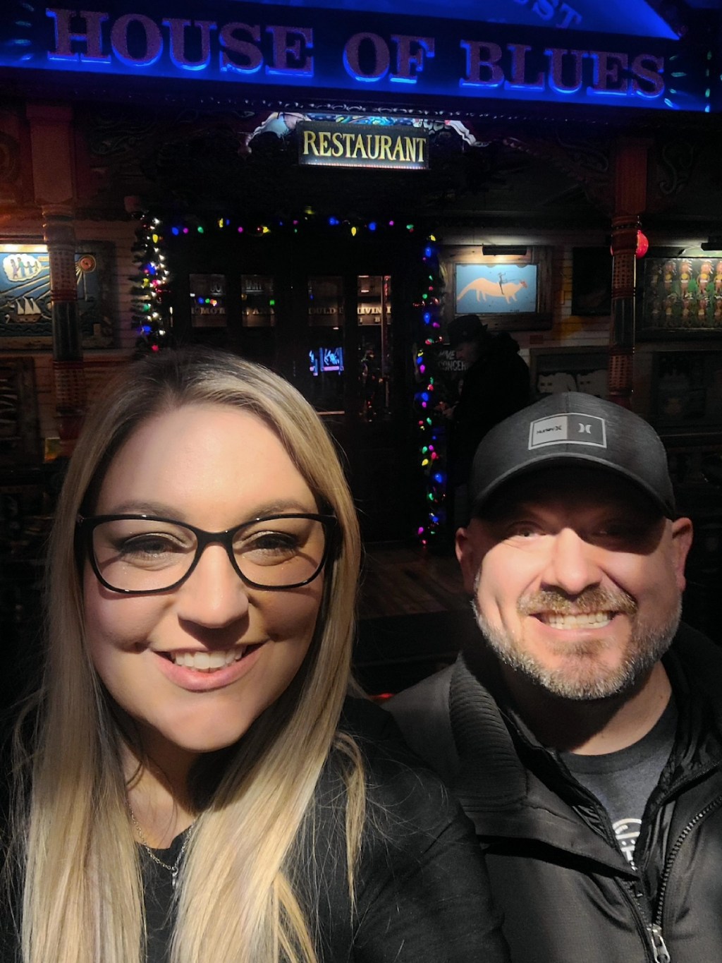Couple standing in front of house of blues sign in Chicago