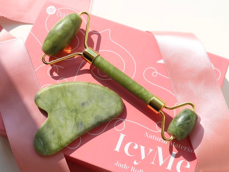 BAIMEI Gua Sha Stone & Jade Roller Bundle in Green