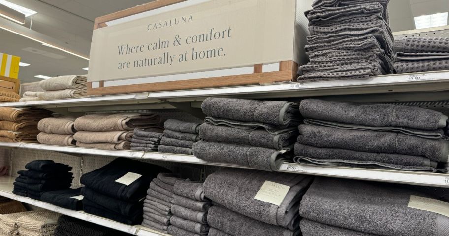 casaluna bath towel display in store