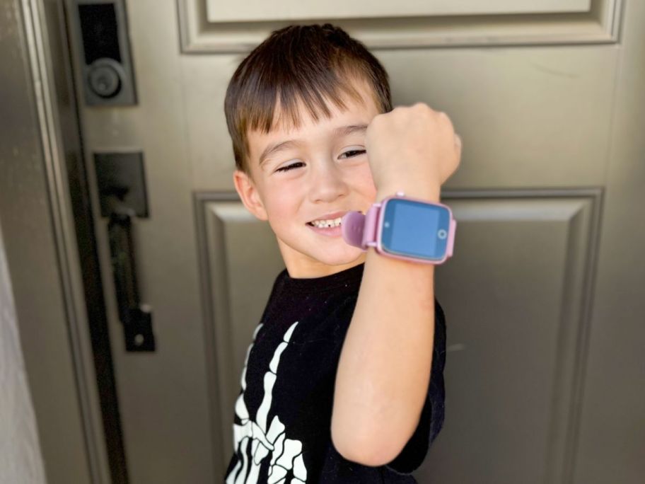 Kid wearing smartwatch