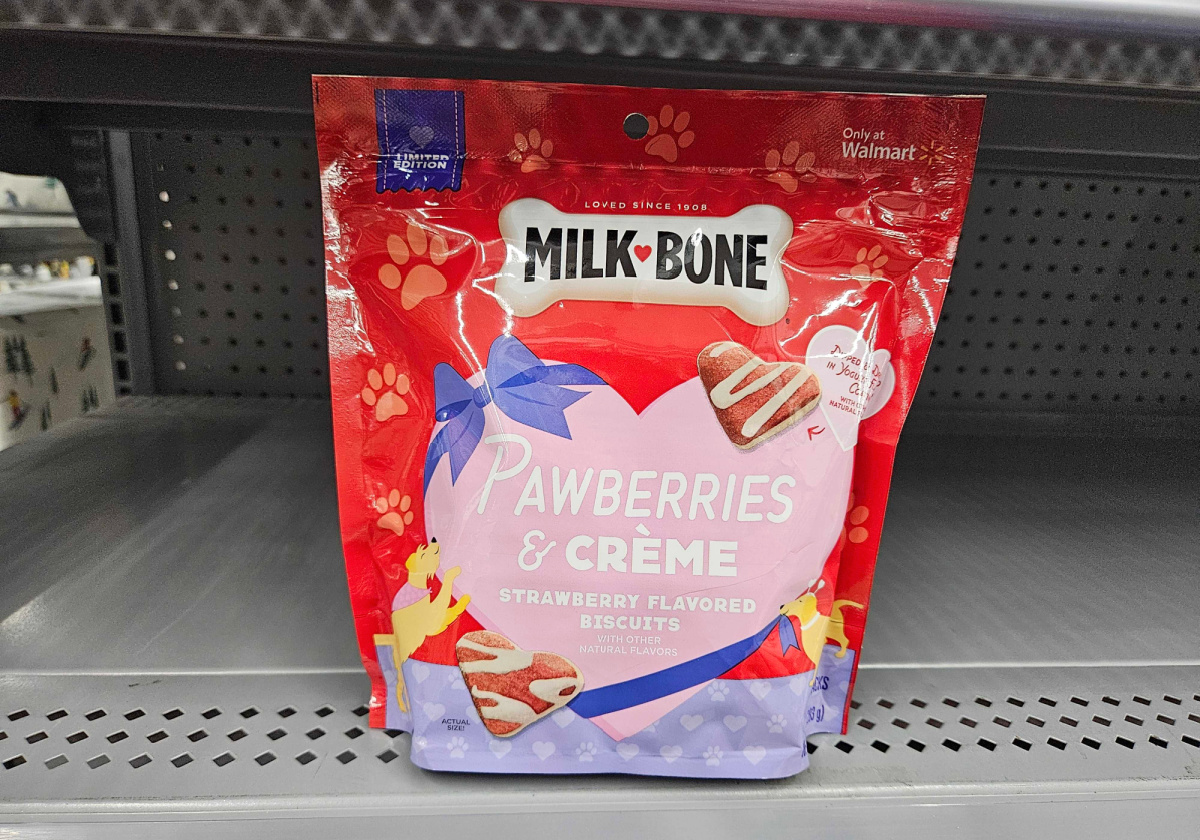 bag of milk bone valentines day dog treats on a walmart shelf