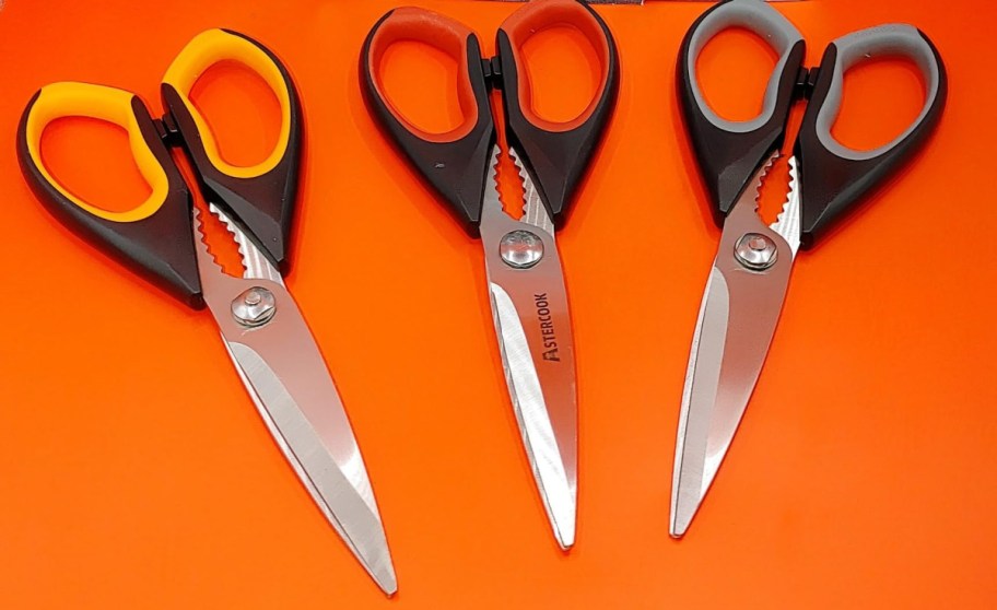 Astercook-Heavy-Duty-Kitchen-Shears-3-Pack-displlayed-on-an-orange-mat