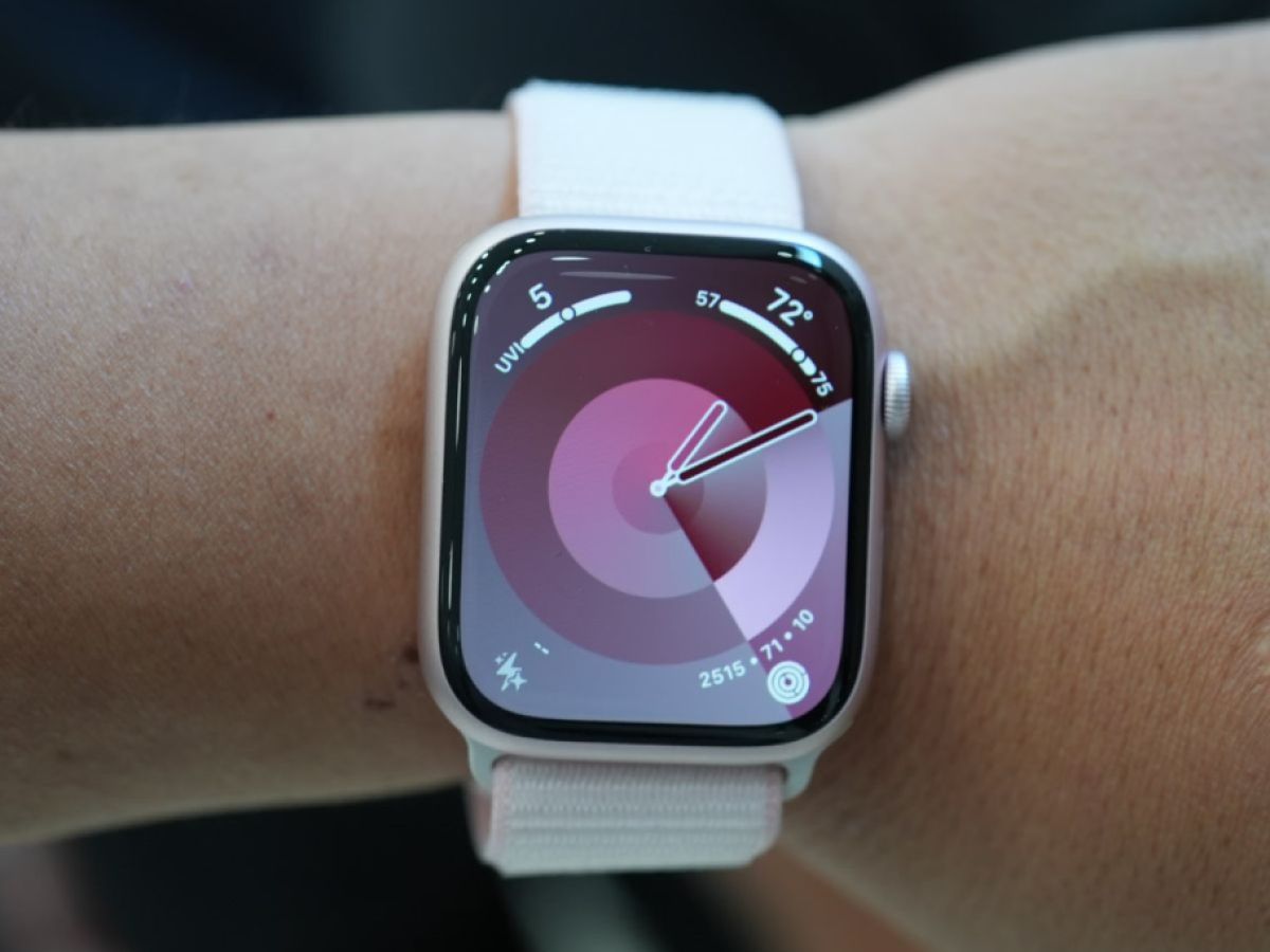 women's hand wearing series 9 watch