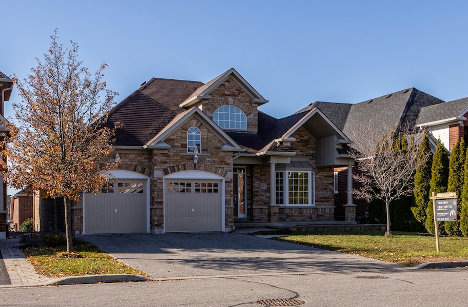 house with for sale sign
