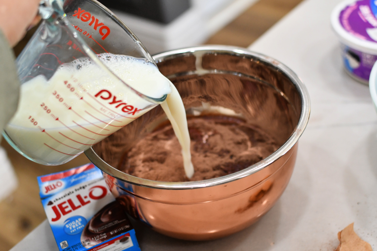 making jello chocolate instant pudding with milk