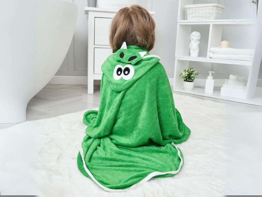 kid wearing HIPHOP PANDA Kid's Hooded Towel