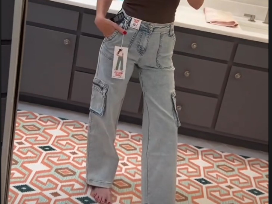 woman wearing wide leg cargo jeans