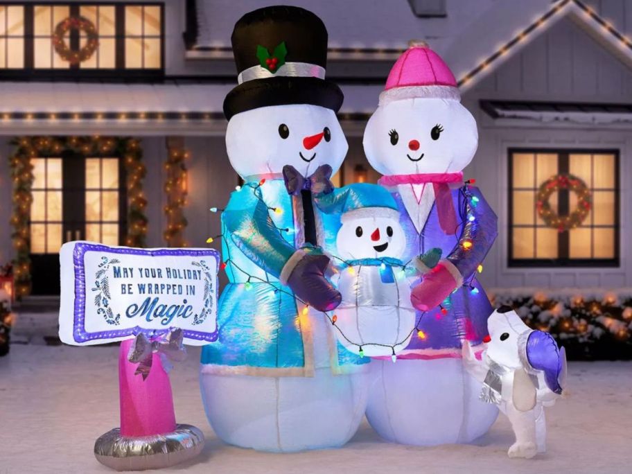 Member‘s Mark 8' Pre-Lit Inflatable Snowman Family 