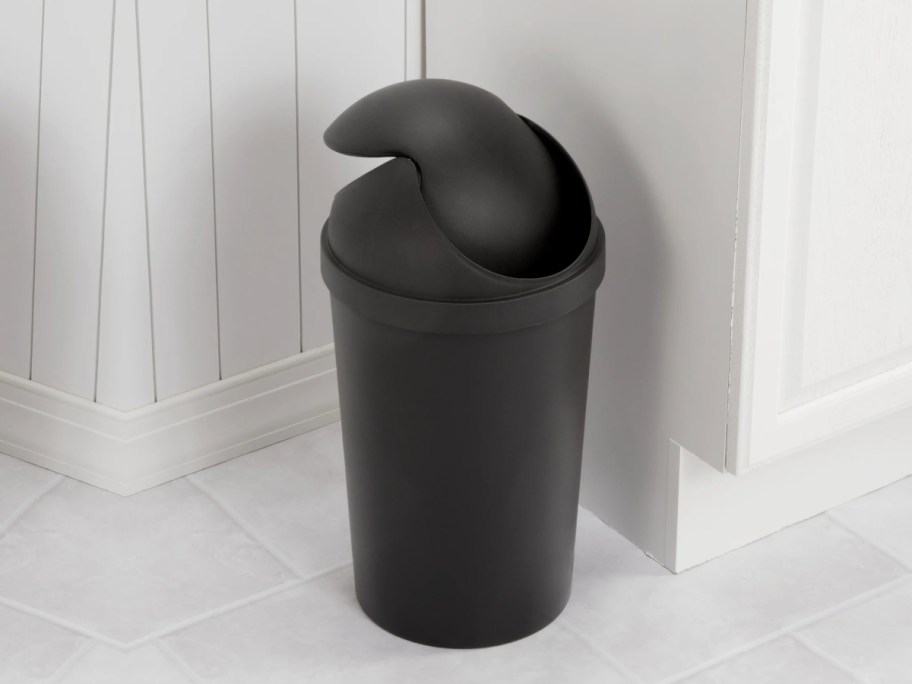 Black swing top trashcan in kitchen
