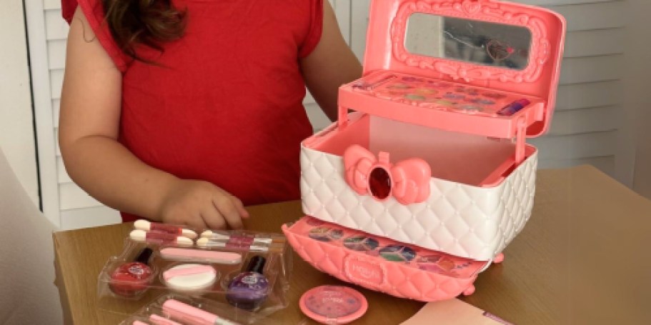 Kids 58-Piece Makeup Kit w/ Case Just $14.98 on Amazon | Over 7,600 5-Star Reviews!