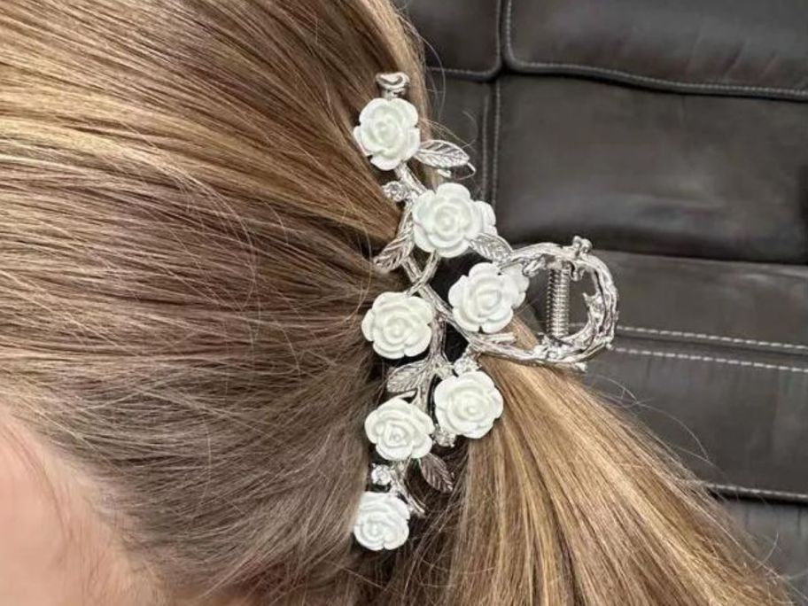 woman wearing white flower hair clip