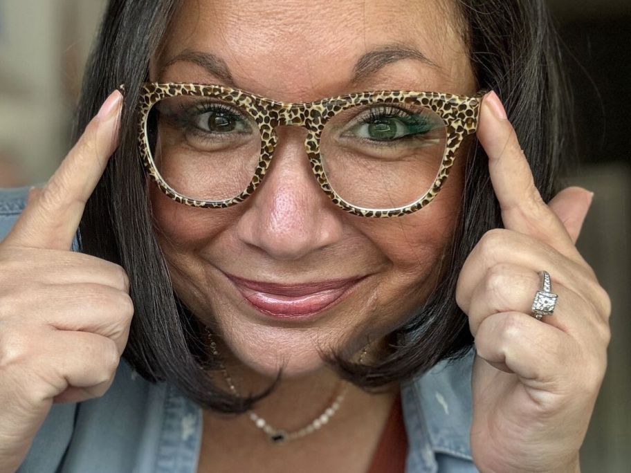 Woman wearing leopard print kits glasses