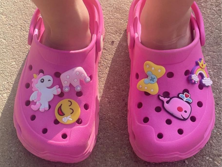 Kids feet wearing Cubufly Clogs with charms