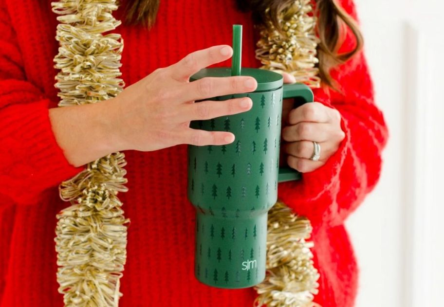 a womans hand holding a green simple modern 30oz tumbler