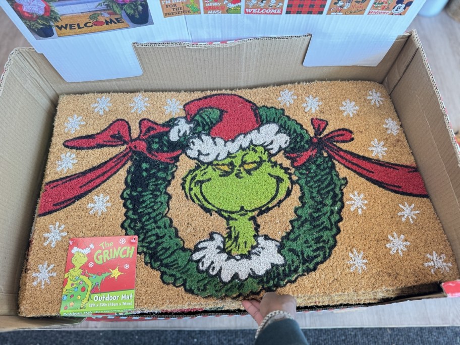 Dr. Seuss' How the Grinch Stole Christmas Wreath Natural Coir Doormat