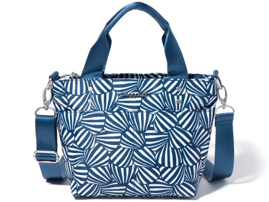 blue and white baggallini bag 