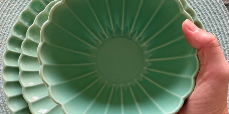 *NEW* Pioneer Woman 12-Piece Dinnerware Sets from $24.99 on Walmart.com (Reg. $50)