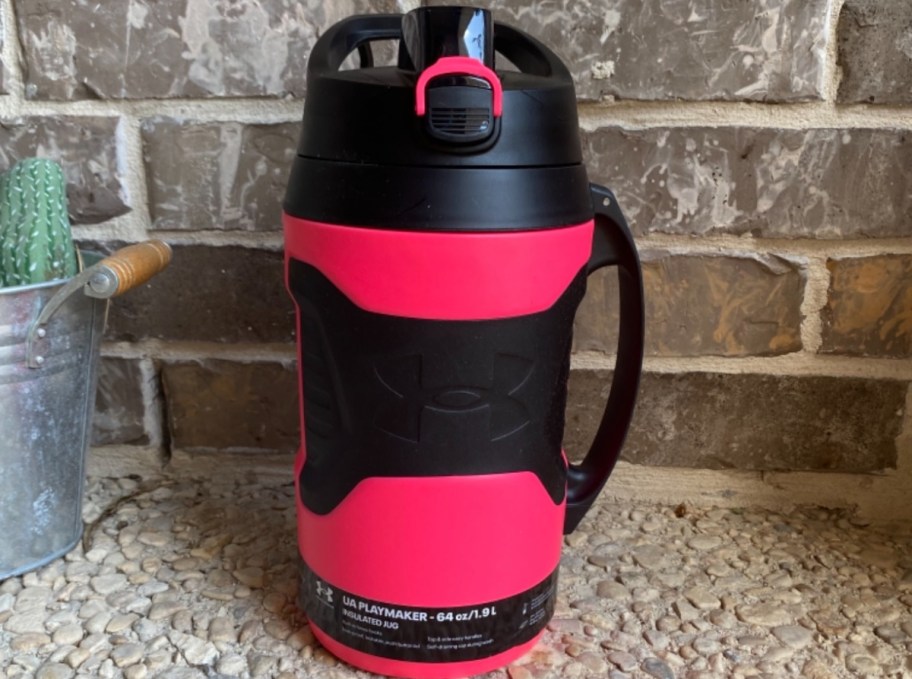 Under-Armour-64oz-Water-Bottle-displayed-on-the-floor