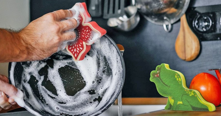 using Stranger Things sponges to clean pan