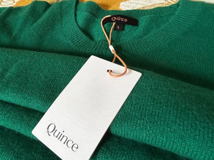 A Quince Cashmere Sweater brand new with the tag on it