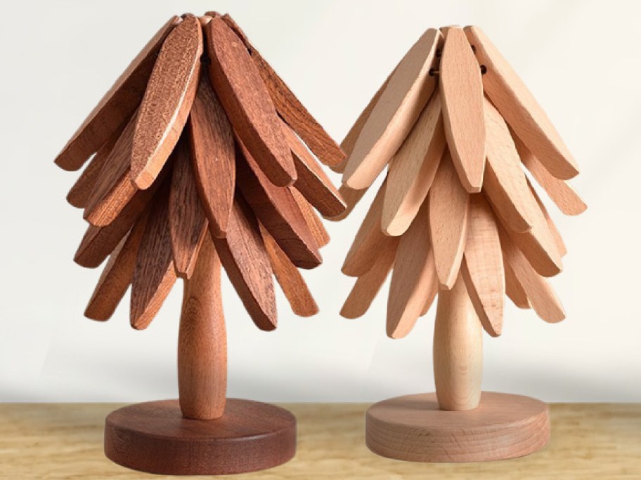 Wooden Trivets 4 Piece Count in log and walnut color 
