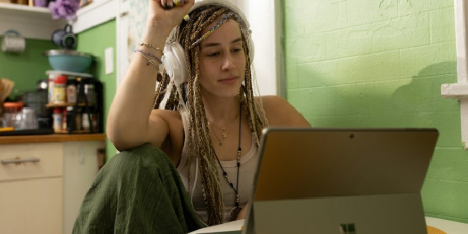38 Weird Scholarships for College Students in 2025 & 2026