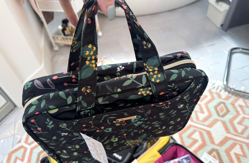 toiletry bag 