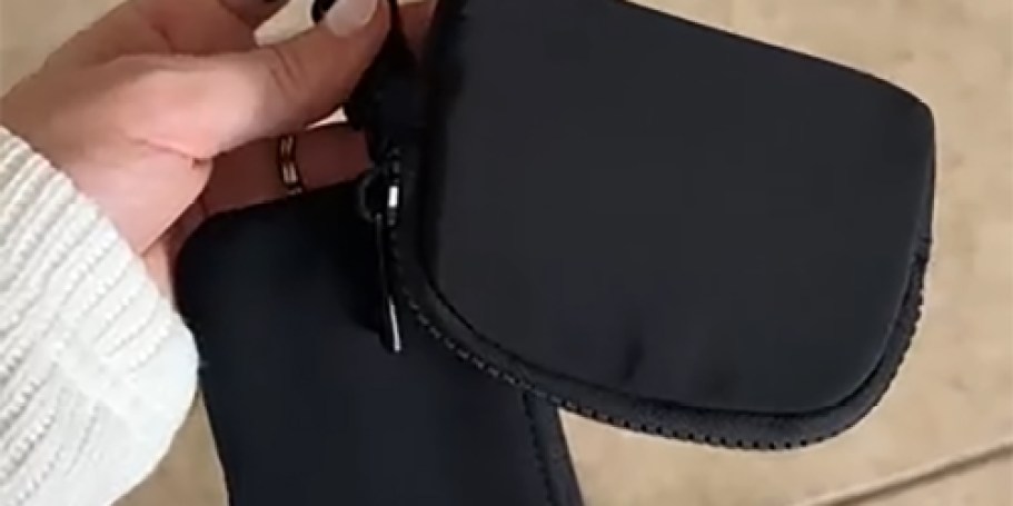Dual Pouch Wristlet Only $5.98 on Amazon | Gives Major lulu Vibes!