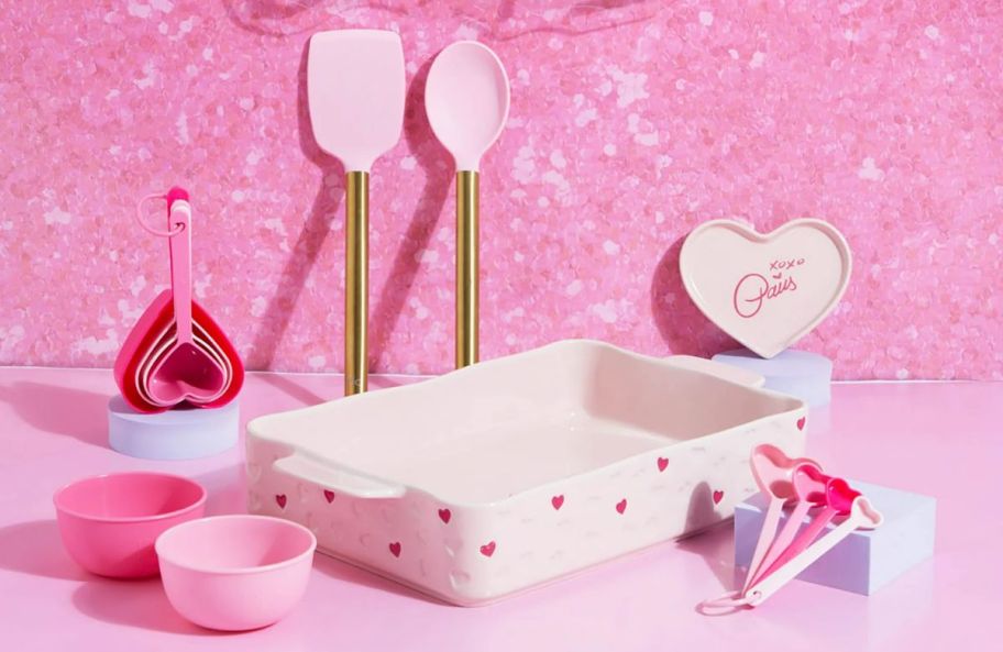 paris hilton 14 piece lasagna set including pan, measuring cups and spoons and spoon rest.