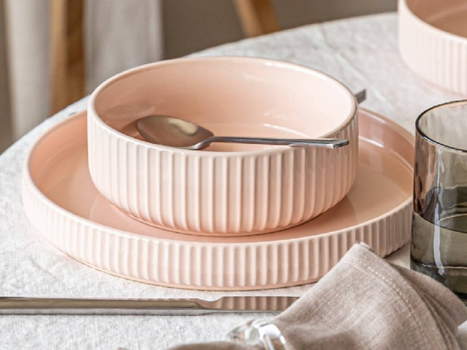 Stock image of ver&back 30oz Stoneware Ribbed Dinner Bowl-2