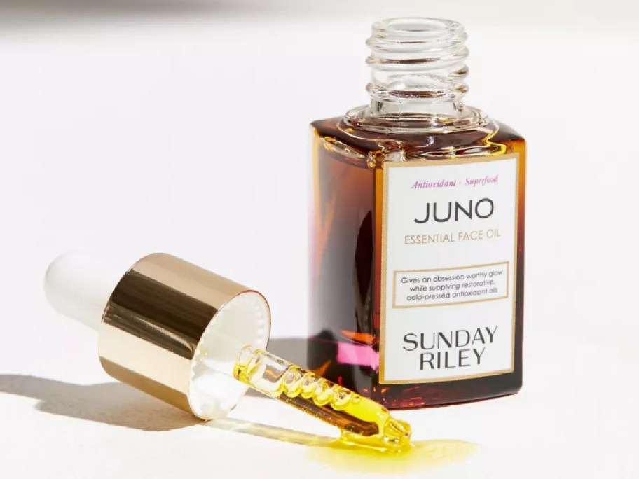Sunday Riley Juno facial oil droppr out of the bottle leaking oil