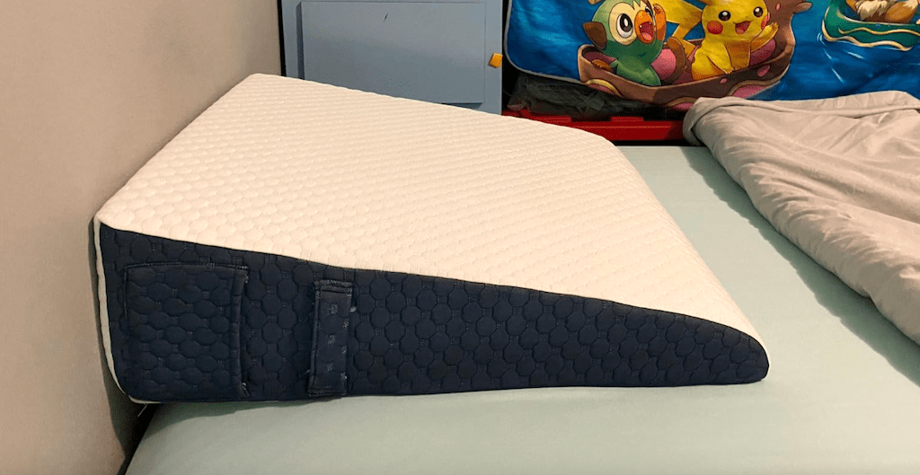 Wedge pillow on bed 