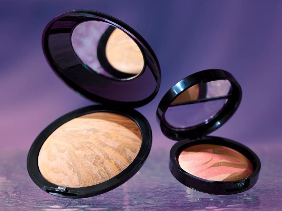 2 makeup compacts 
