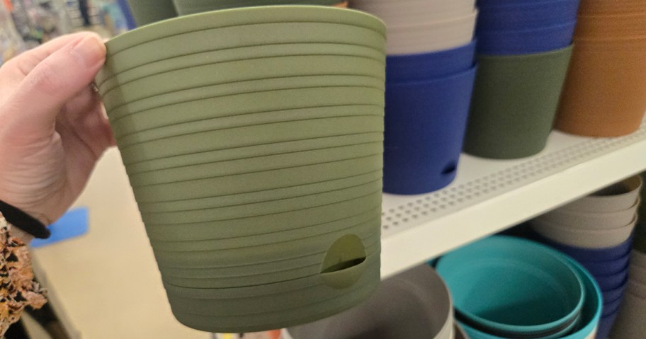 Round Plastic Planters with Spouted Saucers
