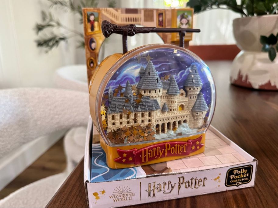 A Harry Potter Polly Pocket toy on a table