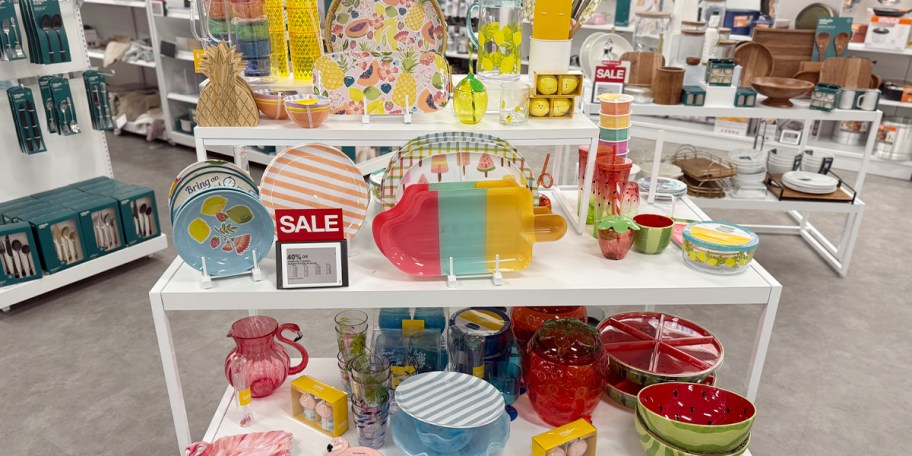 summer kitchen items on display in kohls store 