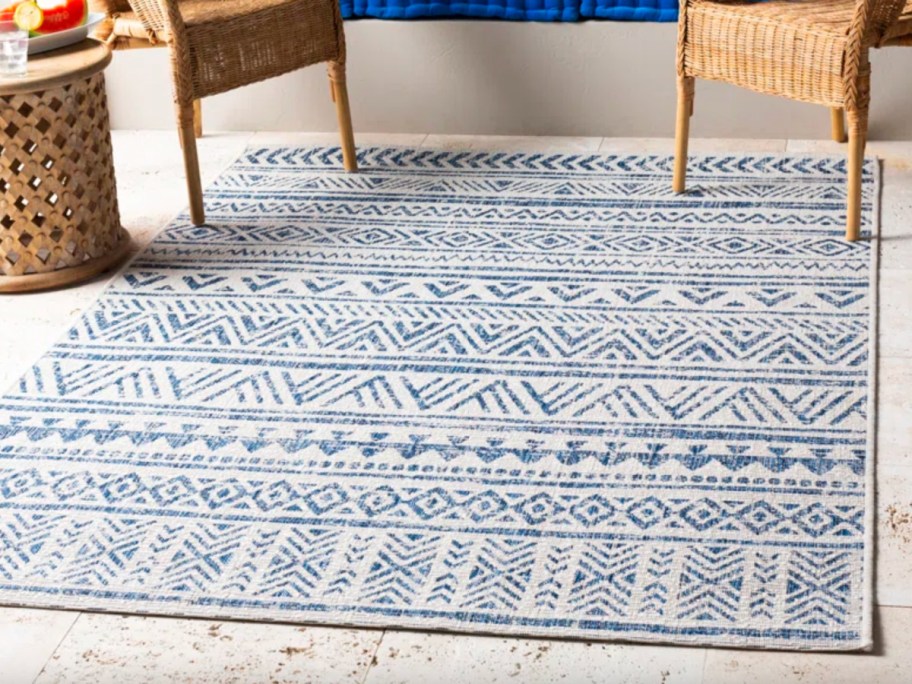 blue and white outdoor rug under chairs