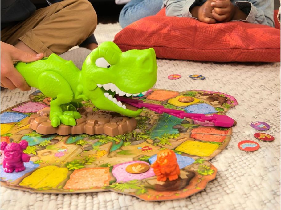 A Spin Master Snack-O-Saurus Rex Game