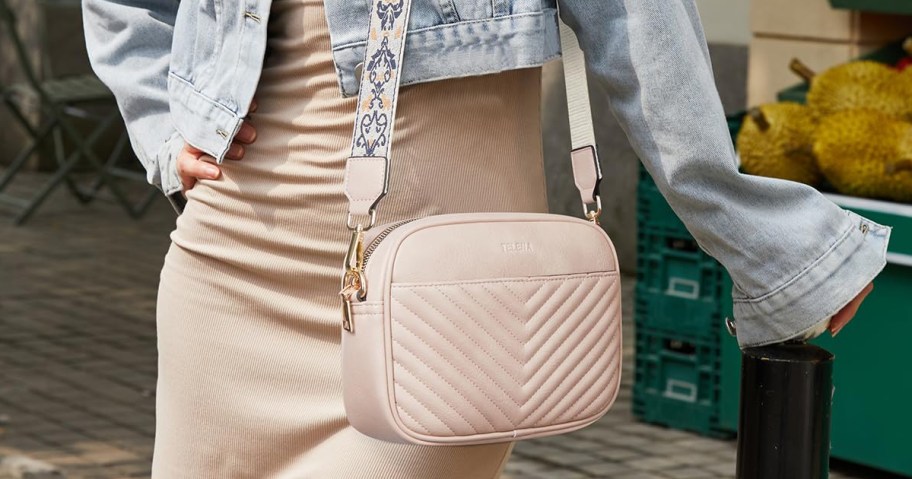 woman with a light pink crossbody bag