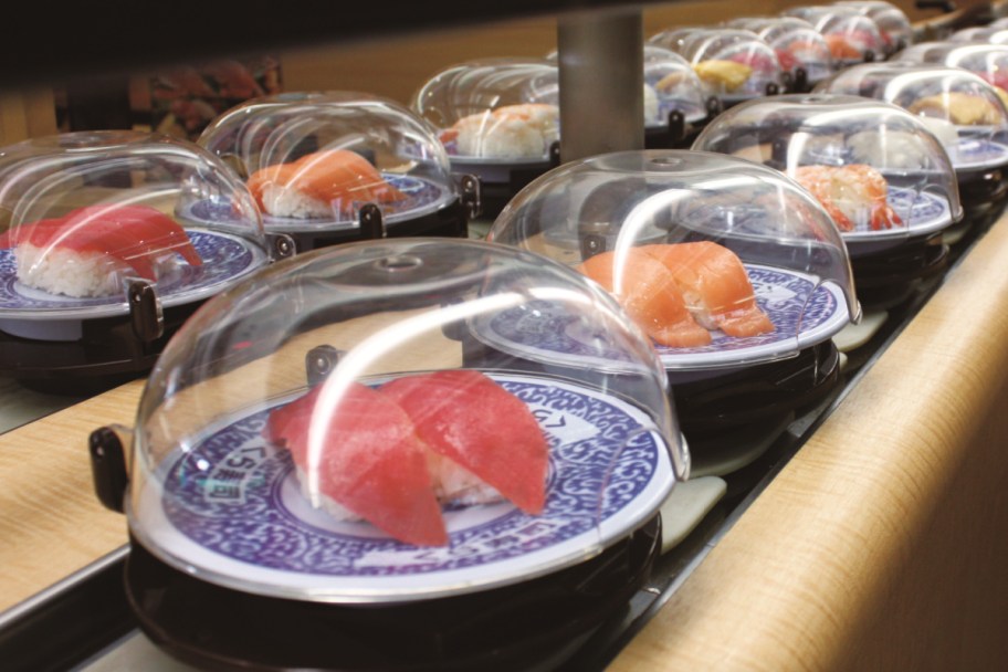sushi plates on conveyor belt