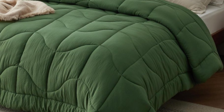 Queen-Size Down Alternative Comforter AND 2 Pillows Only $36.98 Shipped for Prime Members ($87 Value)