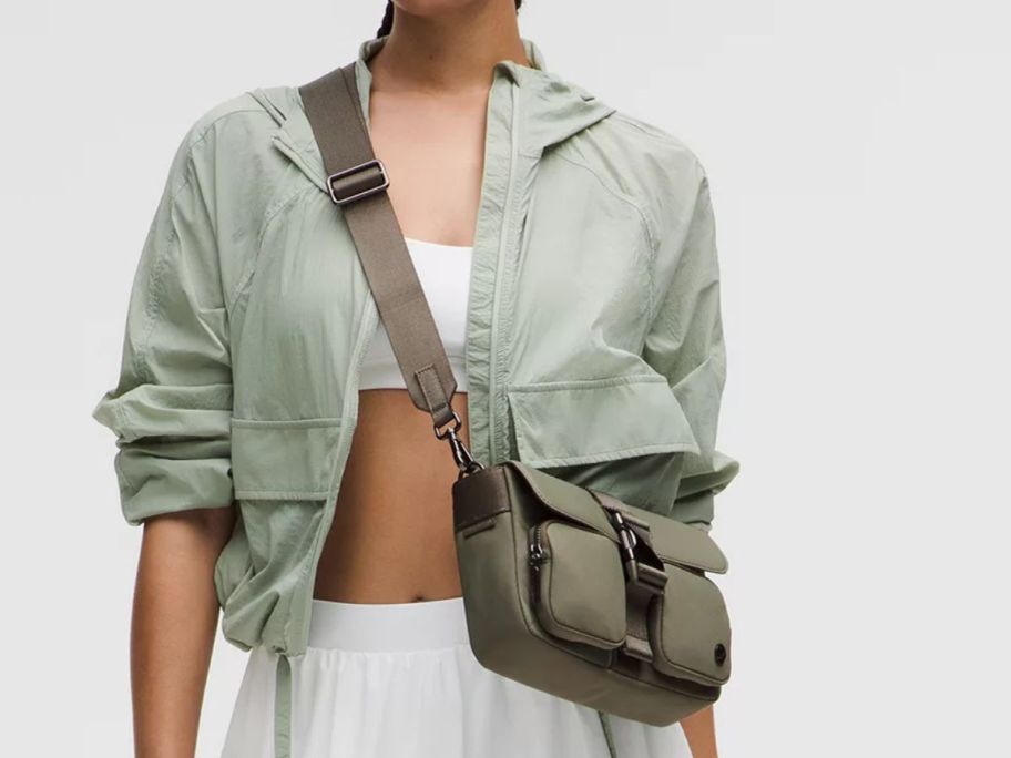 woman wearing green lululemon Wunderlust Multi-Pocket Crossbody Bag 3L