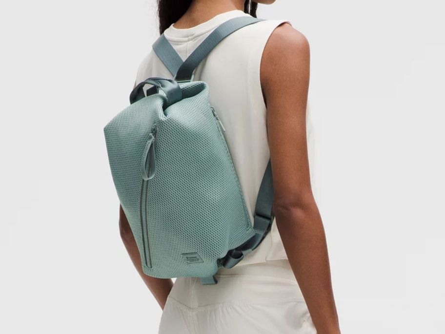 woman wearing green lululemon Fast Track Bag 8L Knit Mesh