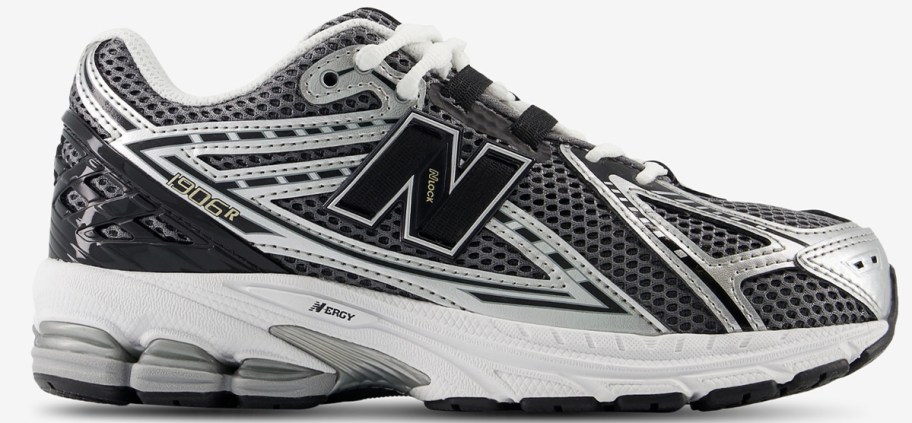 black and white new balance shoe
